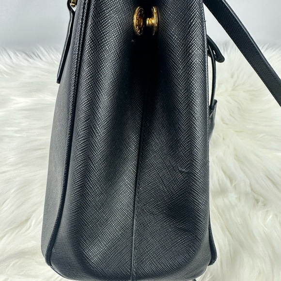 Prada Black Saffiano Galleria Leather Handle Bag - Picture 8 of 16